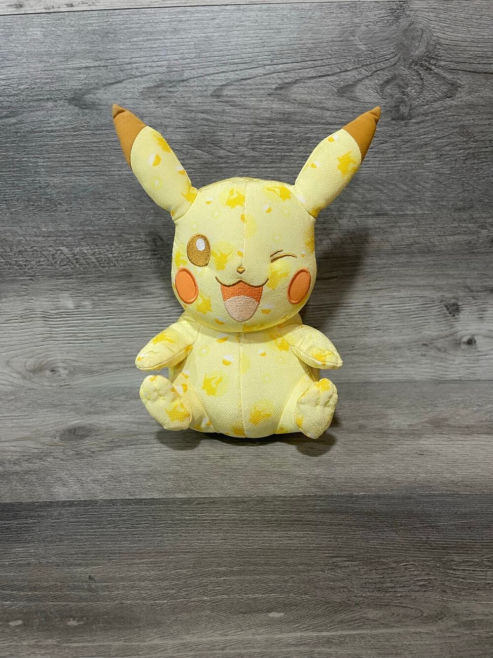 Pokemon 20th Anniversary Pikachu Plush TOMY Winking #025 10” 2016 Yellow